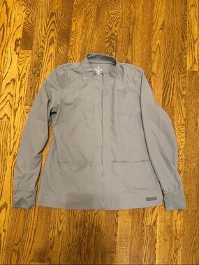Med Couture Insight Light Gray Scrub Jacket size Medium